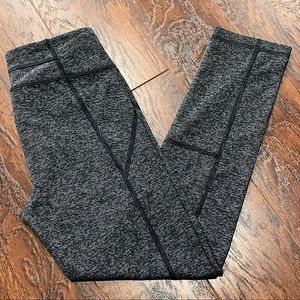 🔥Under Armour Grey Cropped Leggings🔥